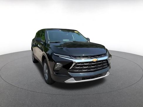 Used 2026 Chevrolet Blazer LT FWD image 3