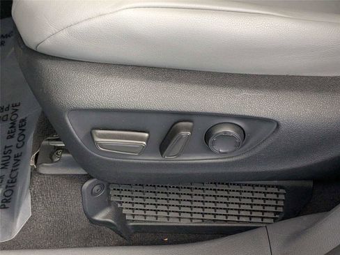 Used 2024 Toyota Sienna XLE FWD image 14