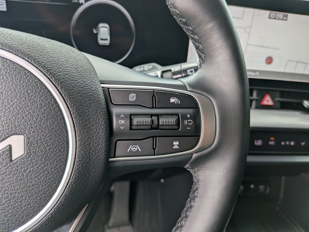 Certified 2025 Kia Sportage SX FWD image 33