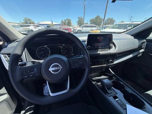 Used 2024 Nissan Rogue S FWD image 10