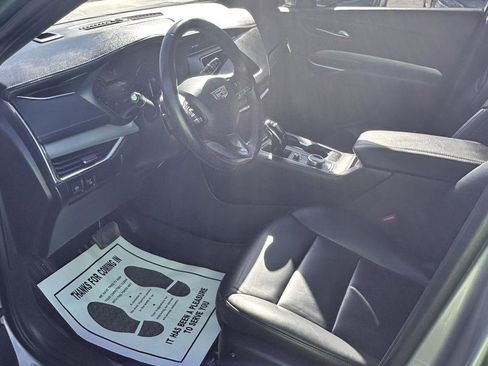 Used 2023 Cadillac XT4 Premium Luxury image 9