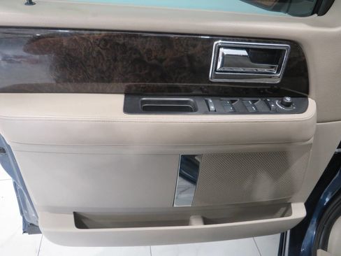 Used 2015 Lincoln Navigator 4WD image 28