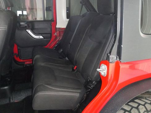 Used 2017 Jeep Wrangler Unlimited Sahara w/ Connectivity Group AWD/4WD image 13