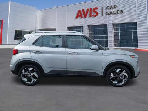 Used 2025 Hyundai Venue SEL FWD image 7