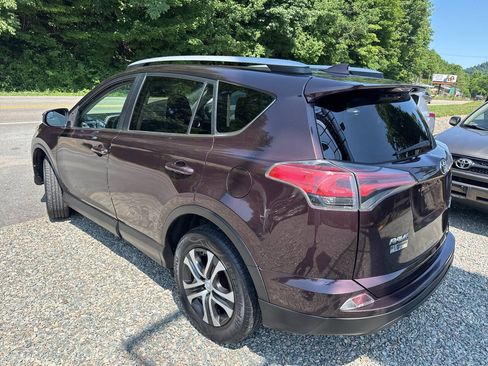 Used 2017 Toyota RAV4 LE AWD/4WD image 3