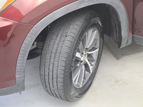 Used 2019 Toyota Highlander XLE FWD image 34