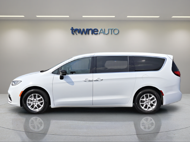 Used 2025 Chrysler Pacifica Select FWD image 4