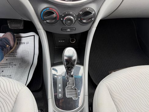Used 2013 Hyundai Accent GLS w/ Premium Pkg FWD image 15