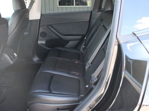 Used 2025 Tesla Model Y Long Range AWD/4WD image 37