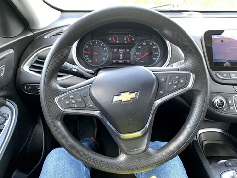 Used 2020 Chevrolet Malibu LT FWD image 11