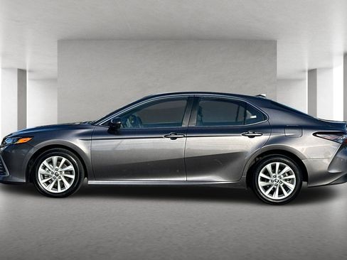 Used 2022 Toyota Camry LE image 7