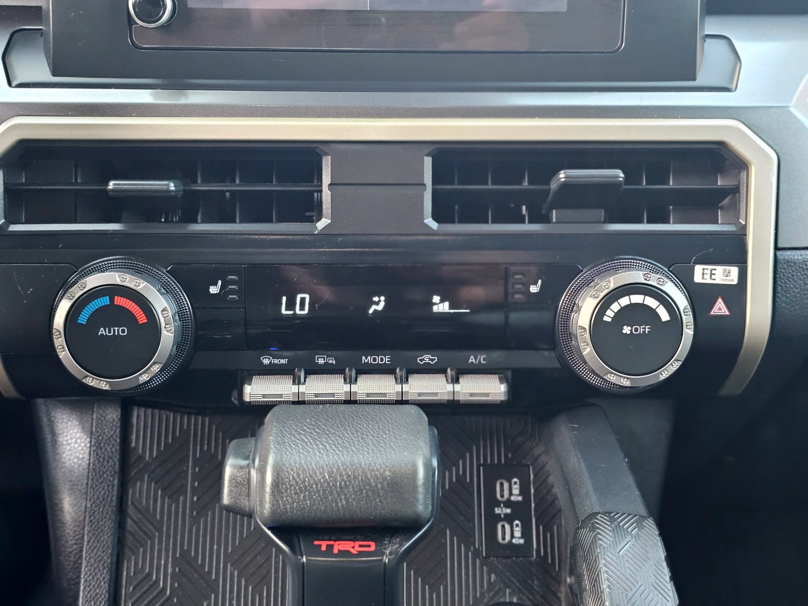 Used 2025 Toyota Tacoma TRD Off-Road AWD/4WD image 23