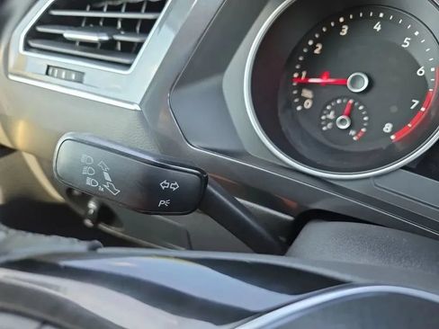 Used 2018 Volkswagen Tiguan SE w/ Panoramic Sunroof Package FWD image 22