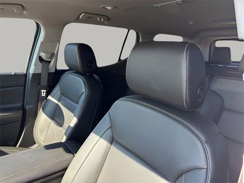 Used 2023 GMC Acadia SLT image 8