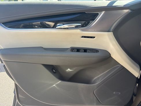 Used 2023 Cadillac XT6 Premium Luxury FWD image 3