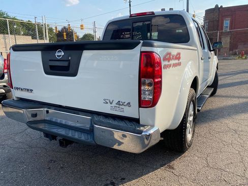 Used 2016 Nissan Frontier SV AWD/4WD image 10