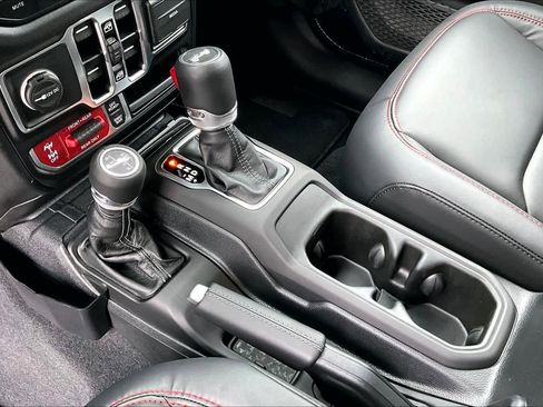 Used 2025 Jeep Wrangler Unlimited Rubicon image 17