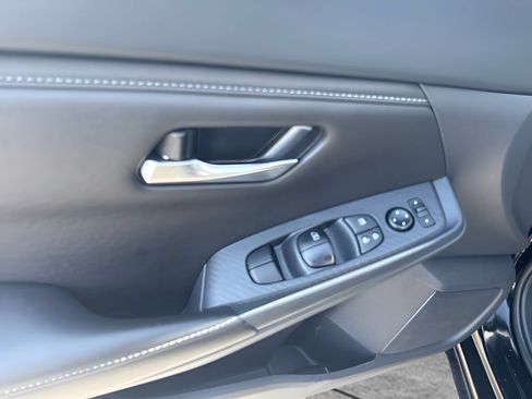 Used 2025 Nissan Sentra SV FWD image 16