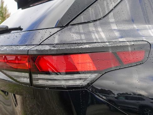 New 2026 Volkswagen Tiguan SE R-Line image 8