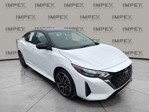 Used 2025 Nissan Sentra SR w/ SR Premium Package image 7