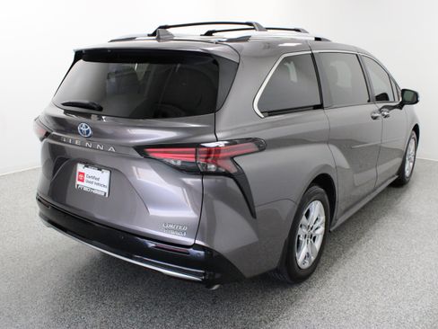 Used 2024 Toyota Sienna Limited FWD image 7