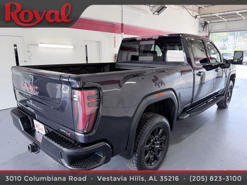 Used 2024 GMC Sierra 2500 AT4 w/ AT4 Preferred Package AWD/4WD image 4
