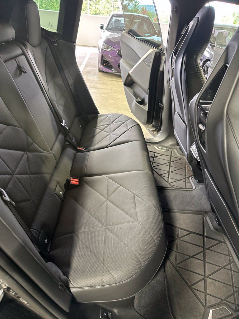 Used 2024 BMW iX xDrive50 w/ Premium Package AWD/4WD image 16