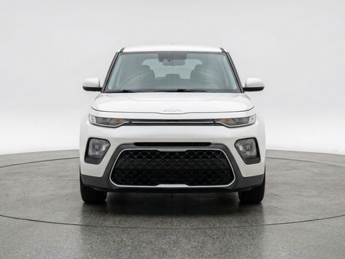 Used 2025 Kia Soul LX w/ LX Technology Package FWD image 2