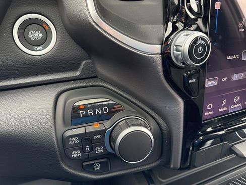 New 2026 RAM 1500 4x4 Crew Cab image 31