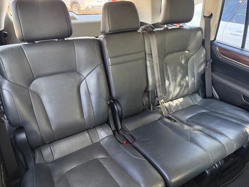 Used 2020 Lexus LX 570 4WD w/ Luxury Package image 18