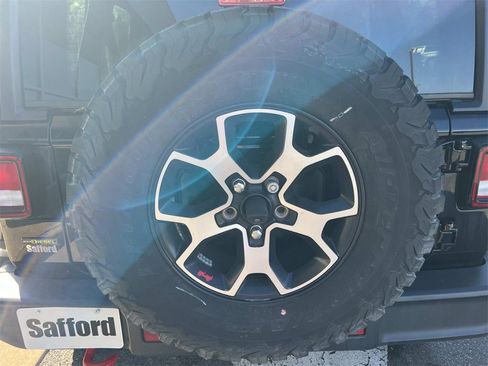 Used 2023 Jeep Wrangler Unlimited Rubicon w/ Cold Weather Group image 17