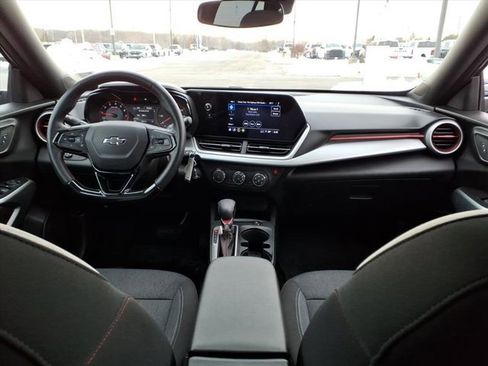 Used 2024 Chevrolet Trax RS w/ Sunroof Package image 8