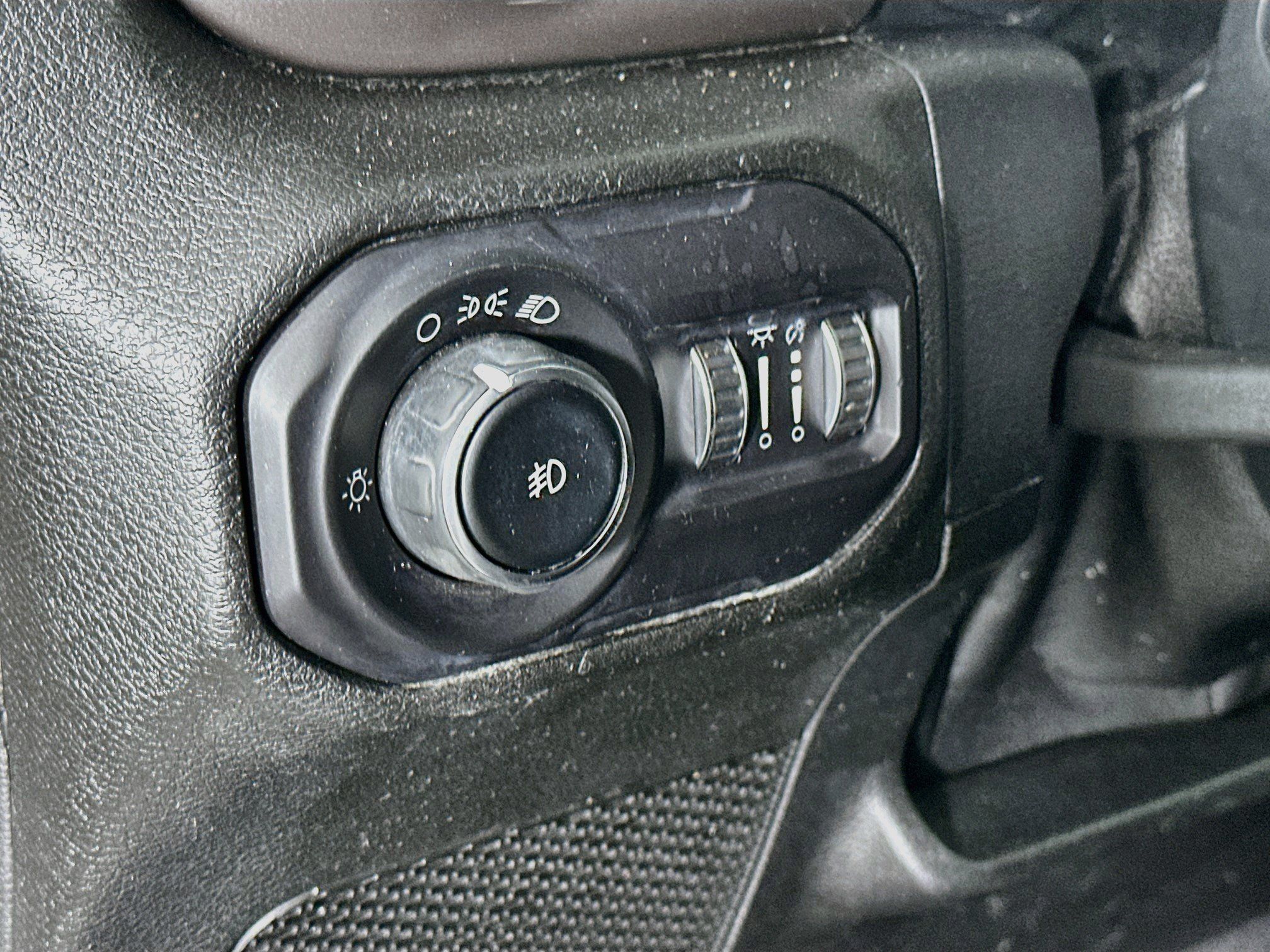 Used 2018 Jeep Wrangler Unlimited Sport AWD/4WD image 16