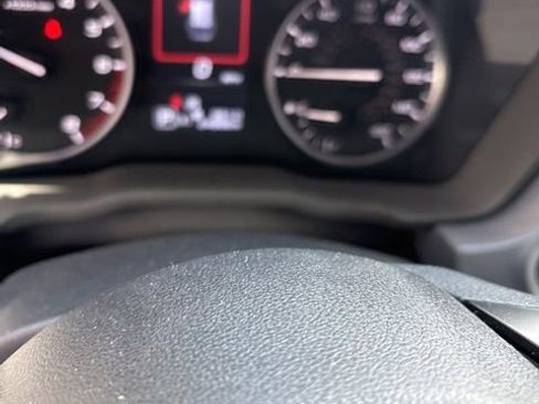 Used 2025 Subaru Crosstrek 2.0i Premium image 17