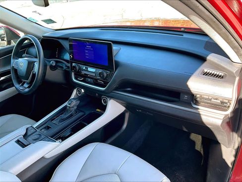 Used 2024 Toyota Grand Highlander XLE image 14