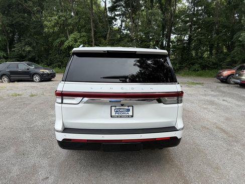 Used 2024 Lincoln Navigator Premiere AWD/4WD image 9
