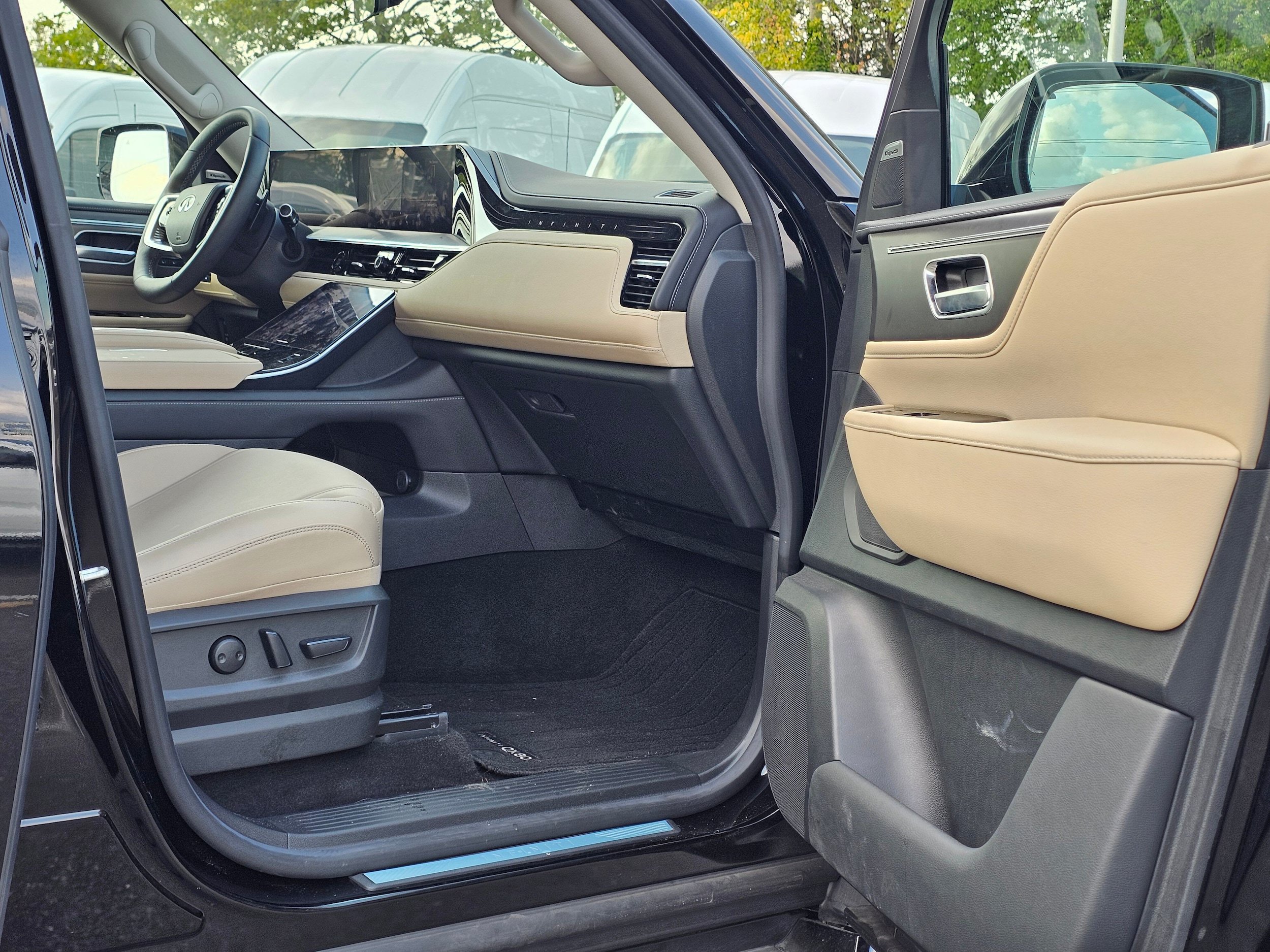Used 2025 INFINITI QX80 Pure AWD/4WD image 14