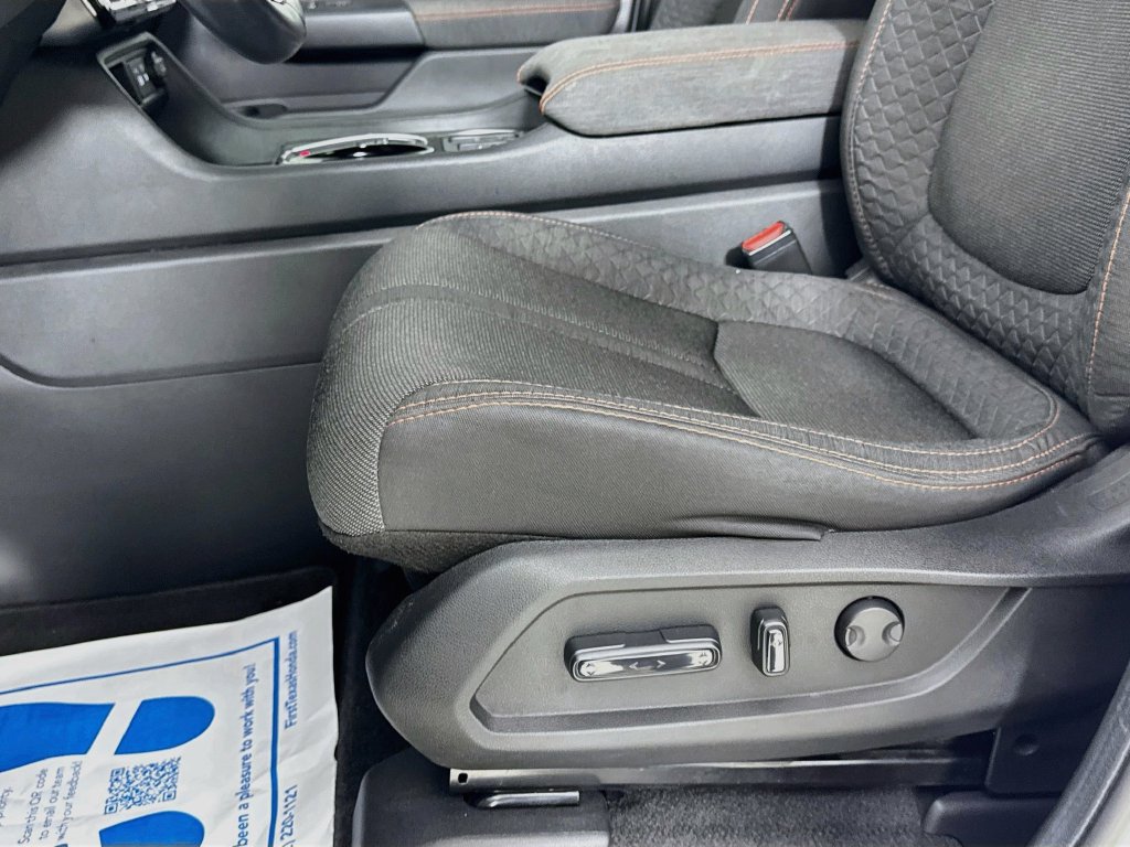 Used 2025 Honda Pilot Sport image 25