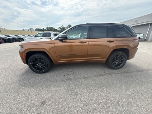 New 2026 Jeep Grand Cherokee Summit w/ Obsidian Package AWD/4WD image 2