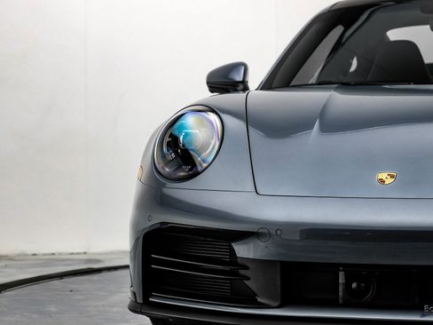 Used 2025 Porsche 911 Carrera image 32