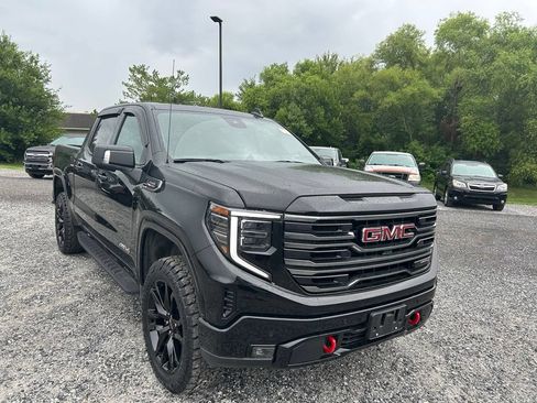 Used 2025 GMC Sierra 1500 AT4 w/ Technology Package AWD/4WD image 4