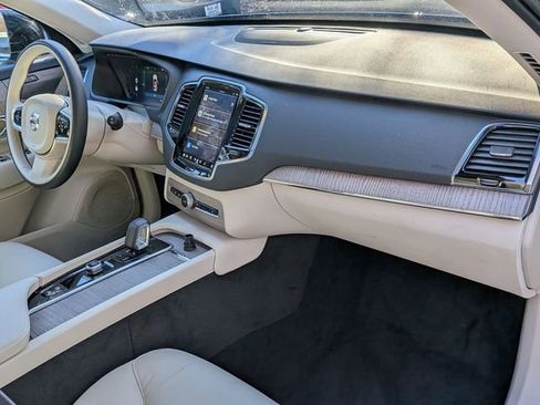 Used 2023 Volvo XC90 B6 Plus image 26