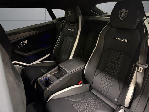 Used 2024 Lamborghini Urus Performante AWD/4WD image 15