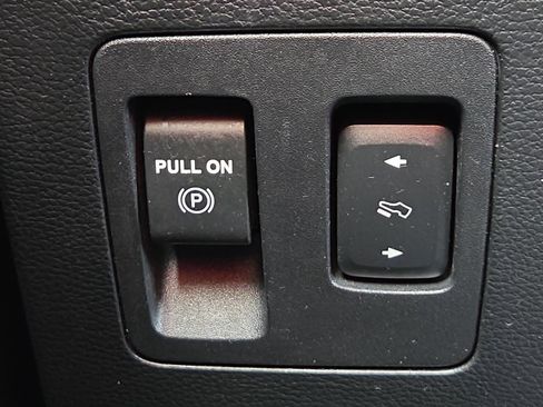 Used 2020 Ford Expedition Limited image 19