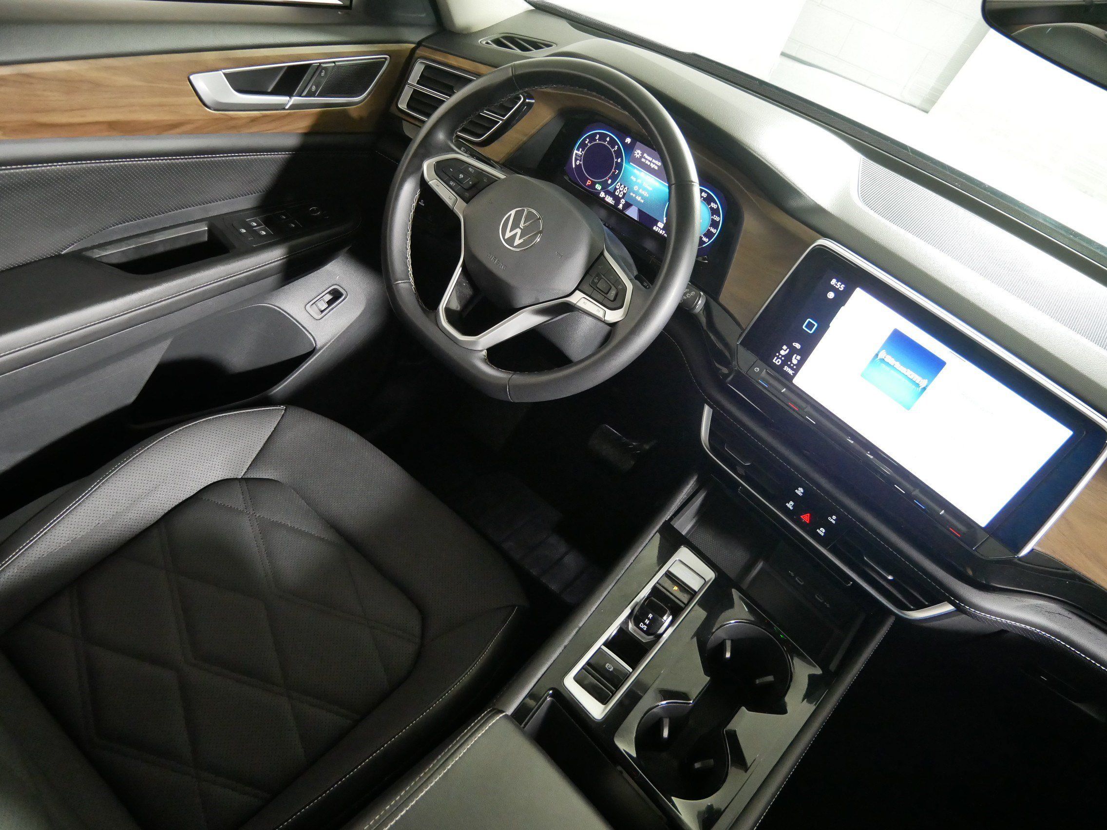 Used 2024 Volkswagen Atlas SE AWD/4WD image 9