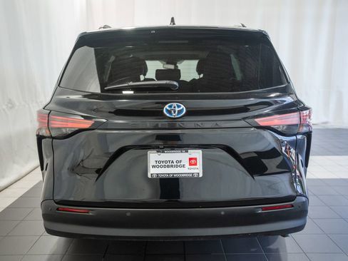 Used 2021 Toyota Sienna XLE w/ XLE Plus Package FWD image 5