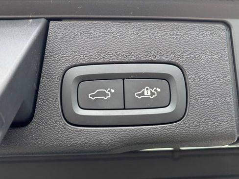 Certified 2023 Volvo XC60 B6 Ultimate w/ Protection Package Premier AWD/4WD image 27