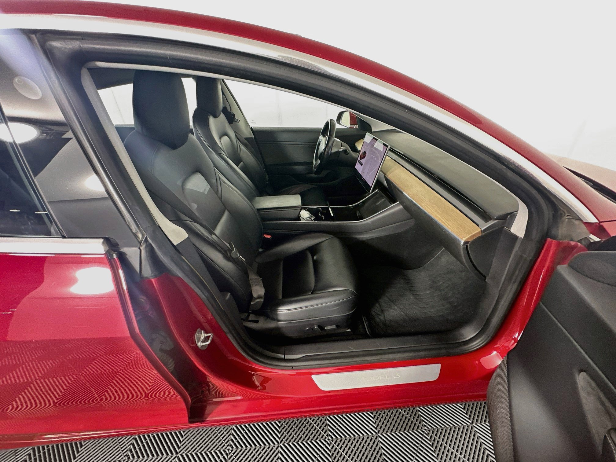 Used 2018 Tesla Model 3 Long Range RWD image 28