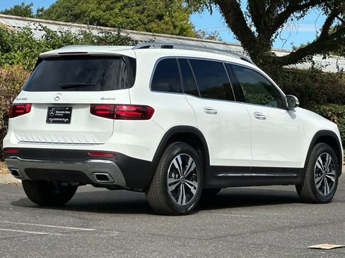 New 2025 Mercedes-Benz GLB 250 4MATIC image 3
