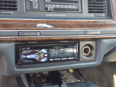 Used 1990 Lincoln Town Car Cartier image 10